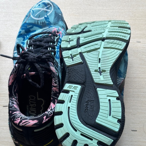 Brooks Women's Blue and Pink Athletic Shoes - Picture 7 of 8